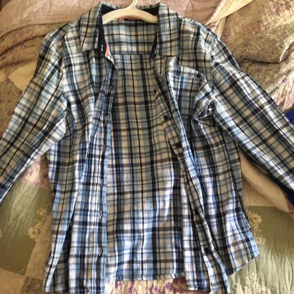 Women’s button up plaid shirt